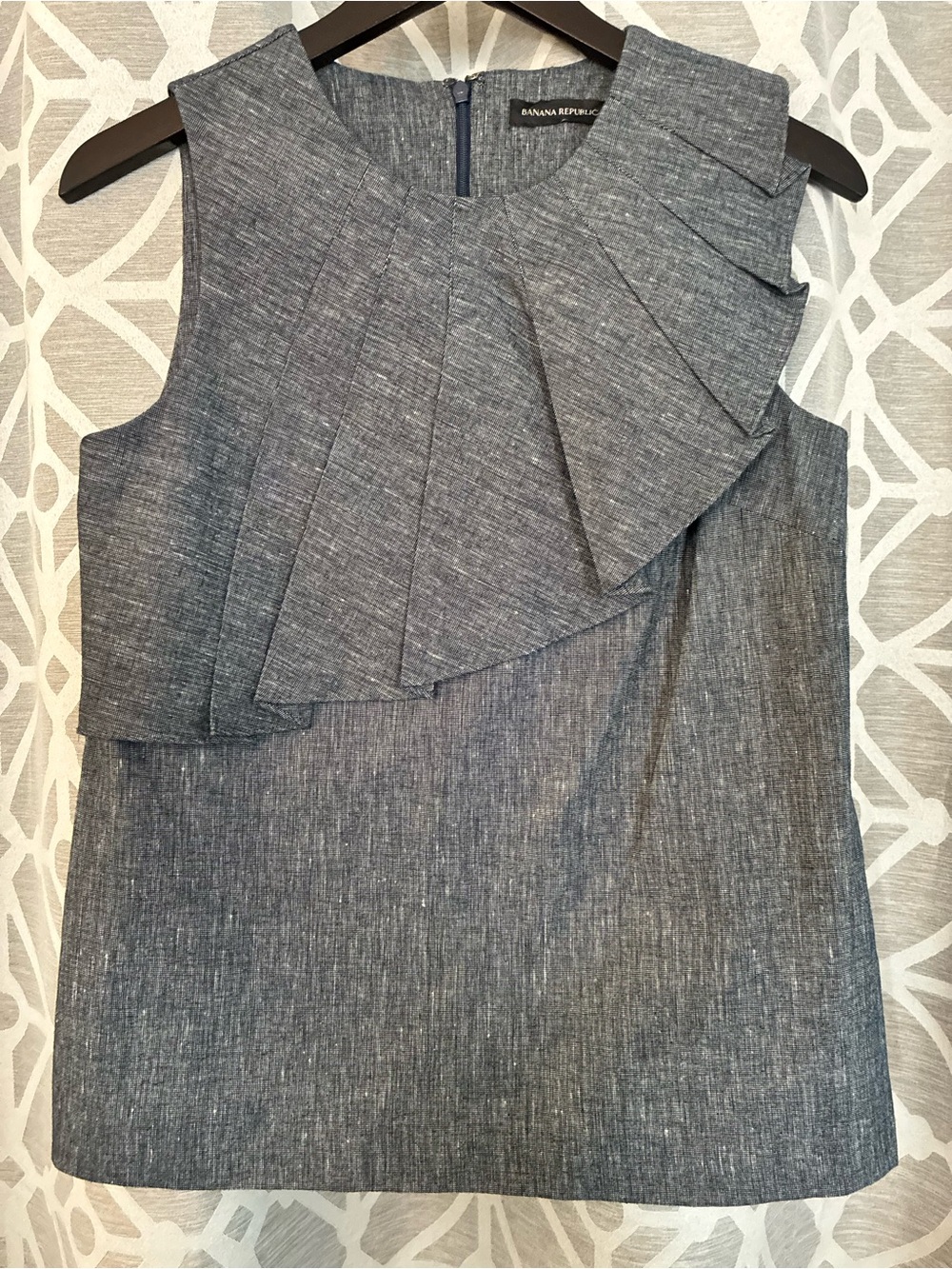 Banana Republic Pleated Ruffles Linen Shell (Navy Chambray) Size 4